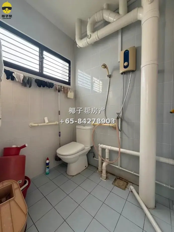 Next to Tampines East MRT, whole HDB flat with 2 bedrooms an 5