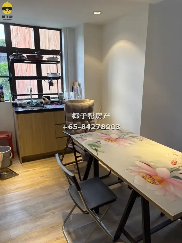 Large master bedroom in an apartment beside Dhoby Ghaut MRT, 6