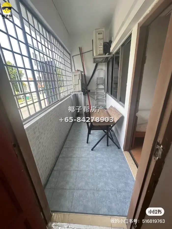 Private room in shared flat next to Kembangan MRT, about 3 m 7