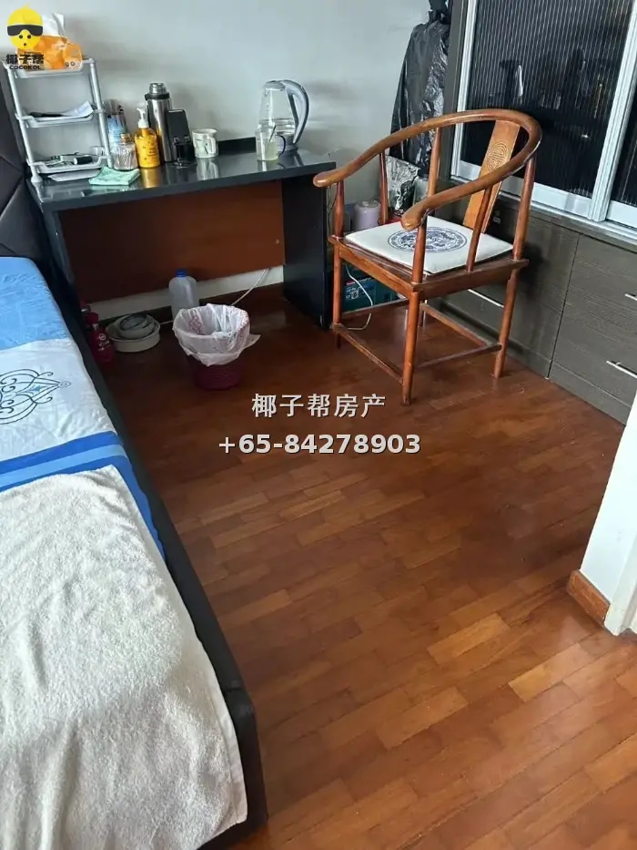 Shared HDB flat near Simei MRT Station. Single person utilit 2