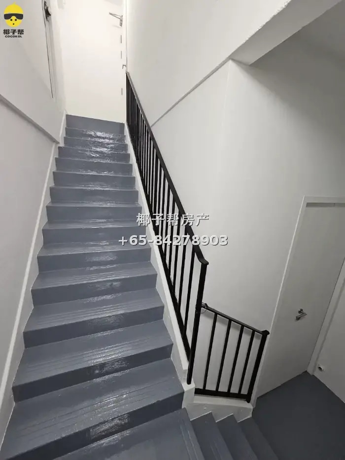 Entire HDB flat beside Queenstown MRT station, 4-room, newly 7