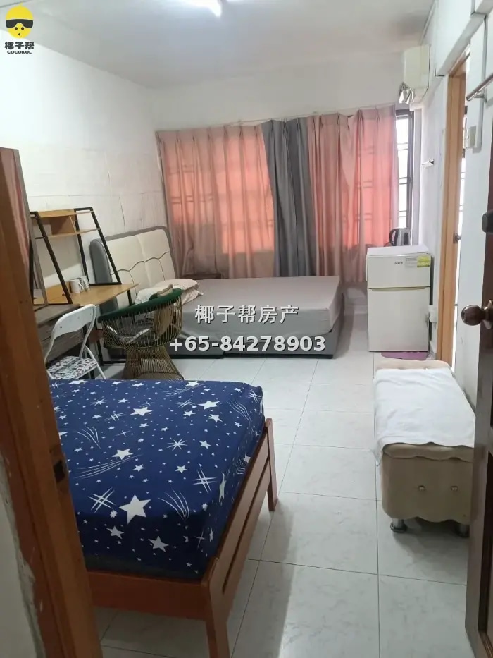 Master bedroom in an apartment next to Chinatown MRT, 0.1km 1
