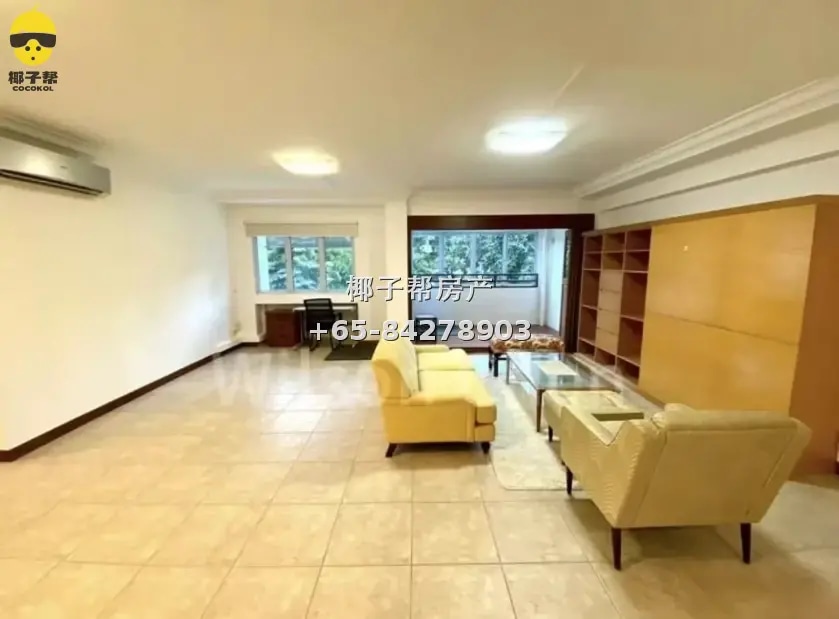 Large HDB room next to Jurong East MRT, 5-minute walk to IMM 1