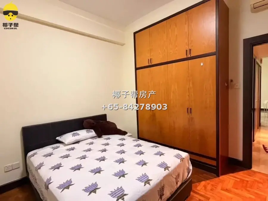 Bukit Batok condo common room near MRT. Utilities included, 1
