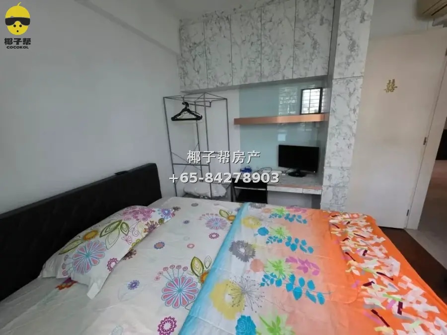 Air-conditioned room in Tampines East condominium, near MRT, 2