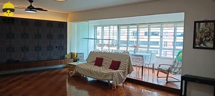 Common room in Pandan Valley apartment, near Dover MRT, no a 2