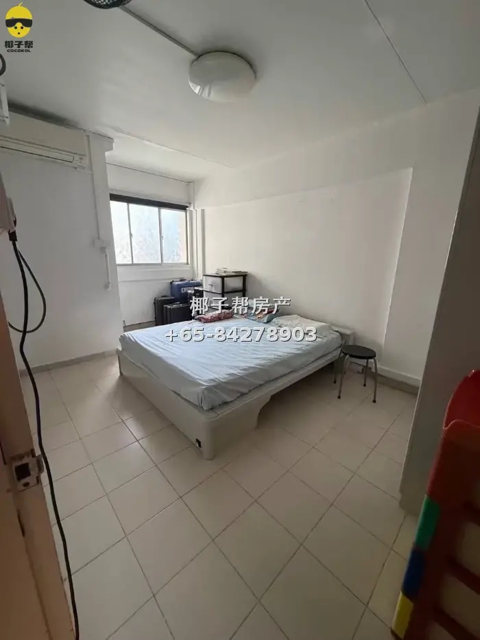 Next to Tampines East MRT, whole HDB flat with 2 bedrooms an 2