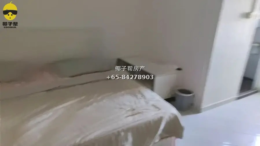 HDB master bedroom next to Tampines West MRT Station. Utilit 1