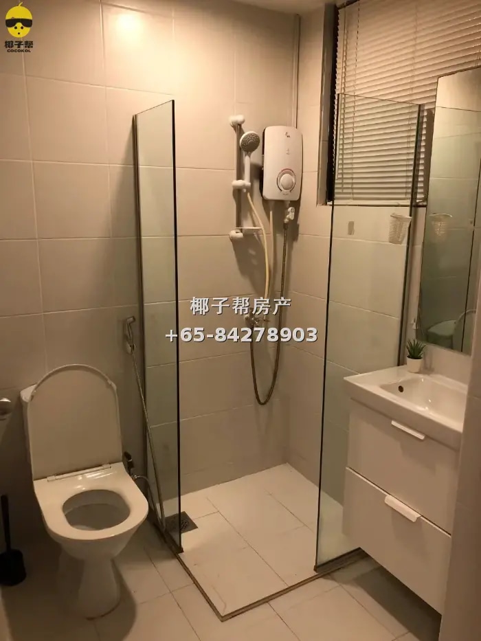 Large master bedroom in an apartment beside Dhoby Ghaut MRT, 5
