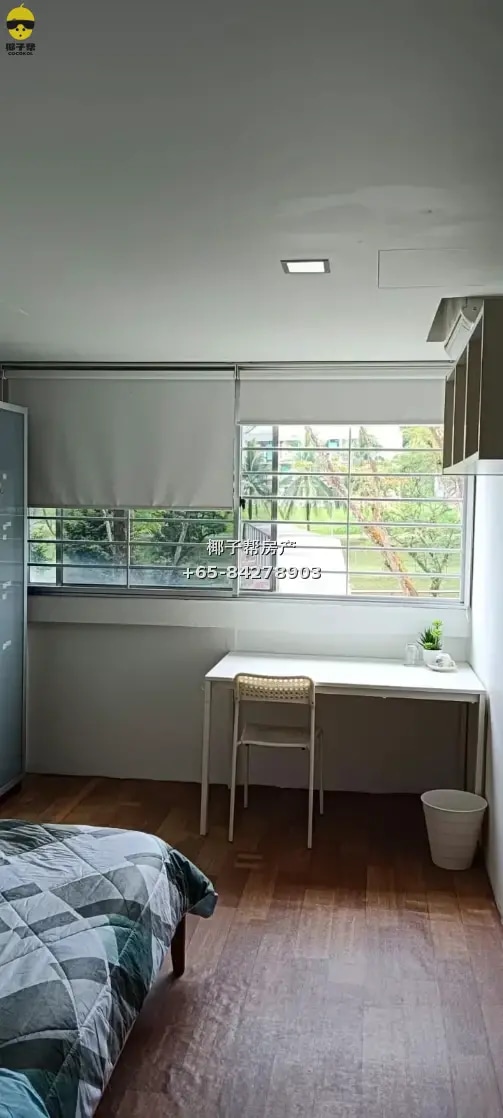 Common room in Pandan Valley apartment, near Dover MRT, no a 1