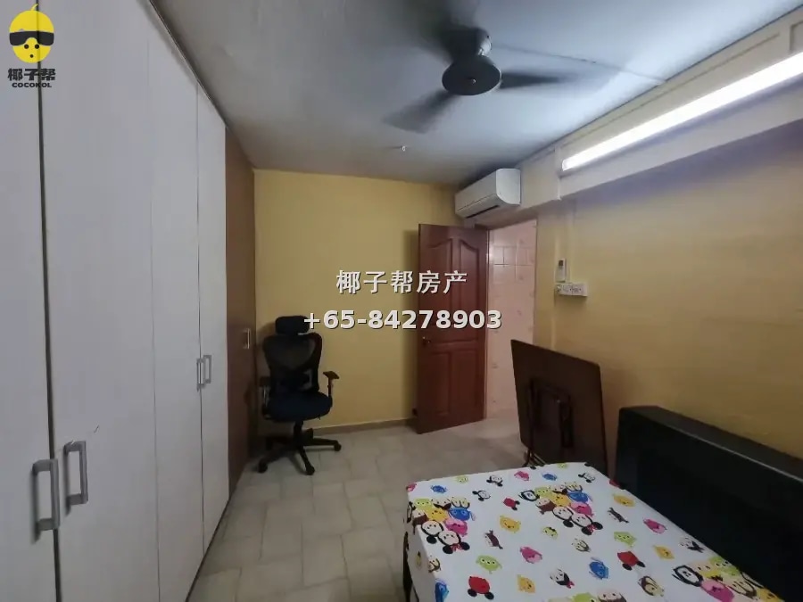 HDB common room near Jurong East MRT. Utilities included, ad 3