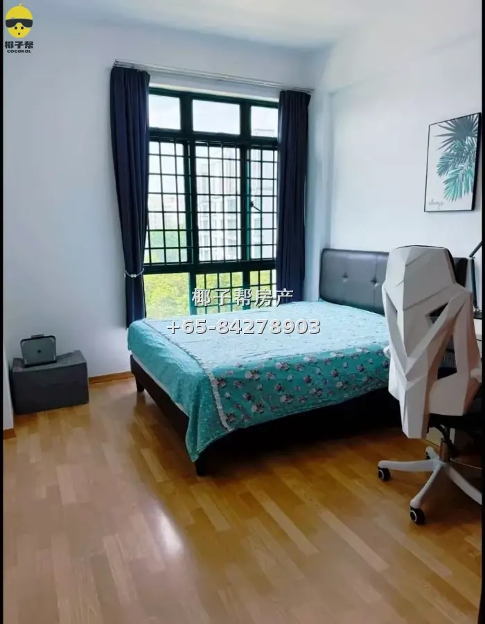 Common room in condo near Hillview MRT, utilities included, 1