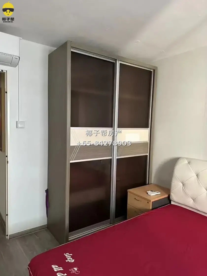 Common room in HDB flat next to Yishun MRT. Utilities includ 3