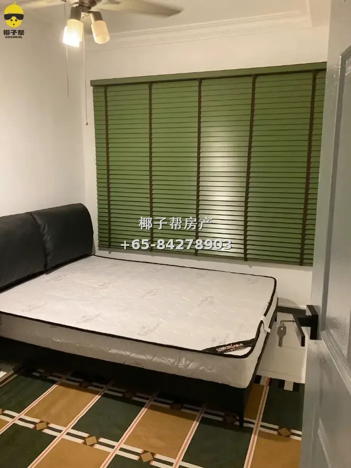 Common room in HDB flat near Boon Lay MRT Station. Utilities 1