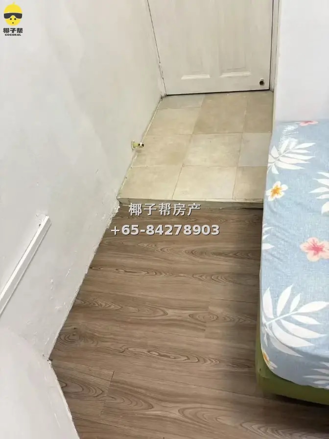 5-minute walk from Lakeside MRT Station. Single room in bung 2