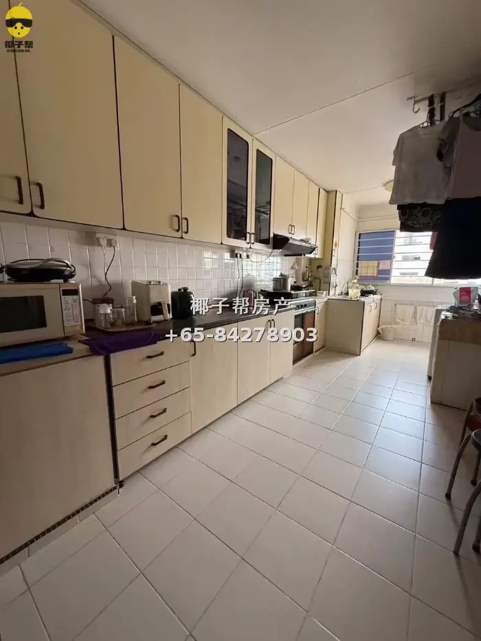 Next to Tampines East MRT, whole HDB flat with 2 bedrooms an 7