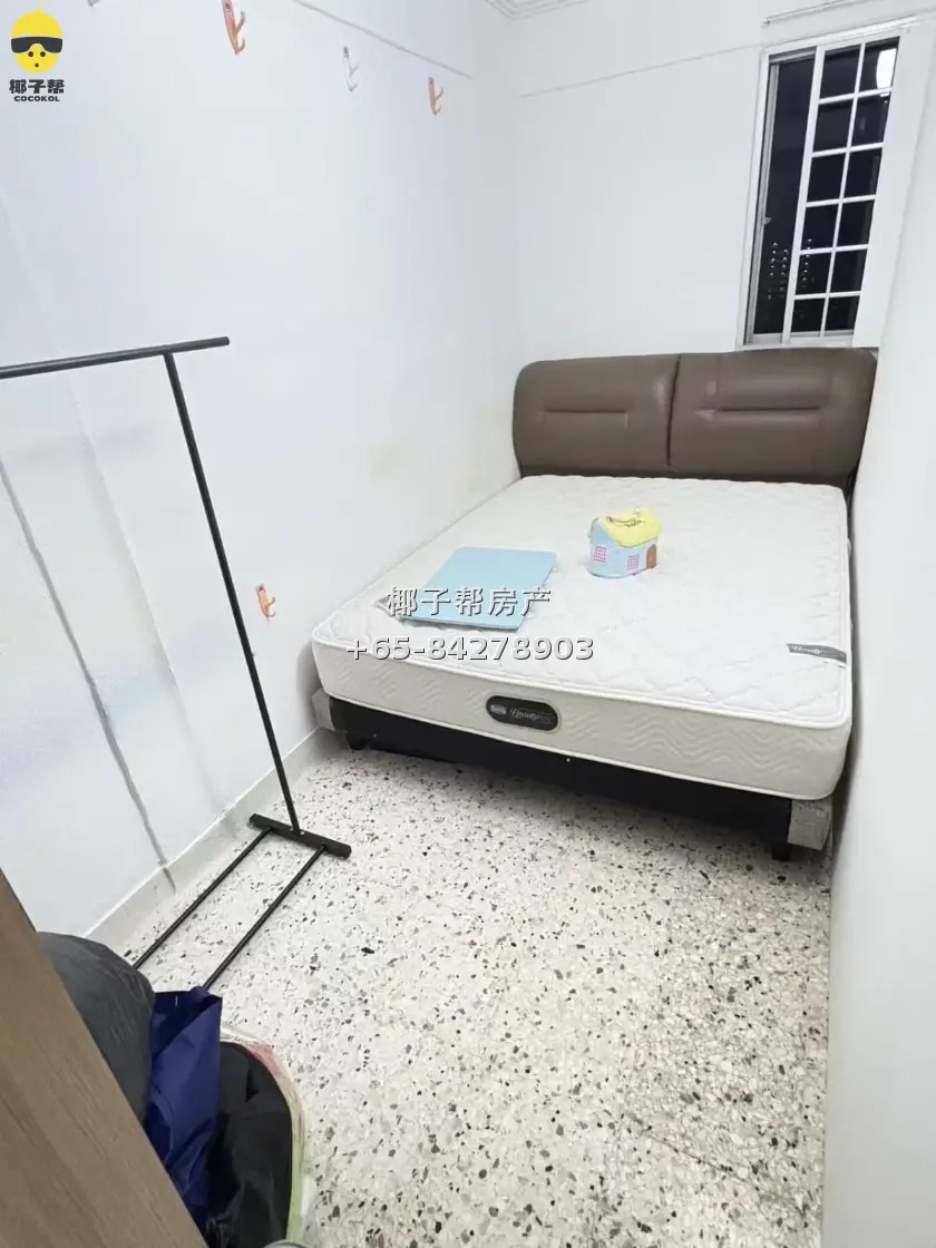 Air-conditioned HDB room beside Bedok MRT Station. Utilities 1