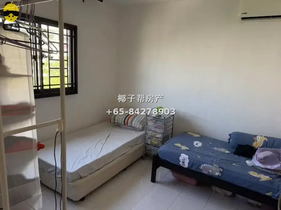 Telok Blangah HDB flat near MRT. Spacious common room, furni 1