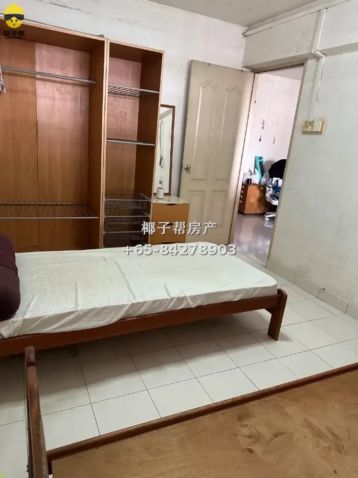 HDB common room near Serangoon MRT. Utilities included, cook 1