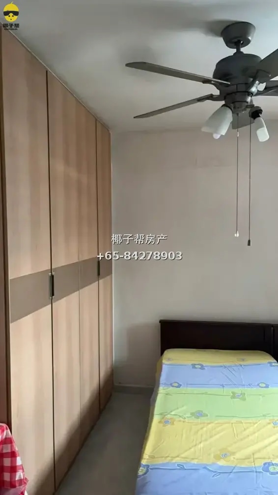 Couple room next to Sembawang MRT, 5-minute walk, utilities 3