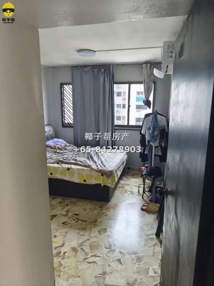 Master bedroom near Jurong East MRT Station, private bathroo 1