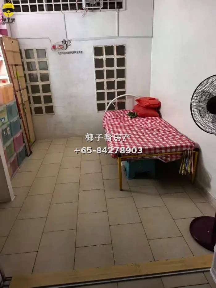 HDB single room near HarbourFront/Outram Park. Females only. 1