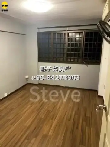 Double room for two in Telok Blangah, next to HarbourFront. 4
