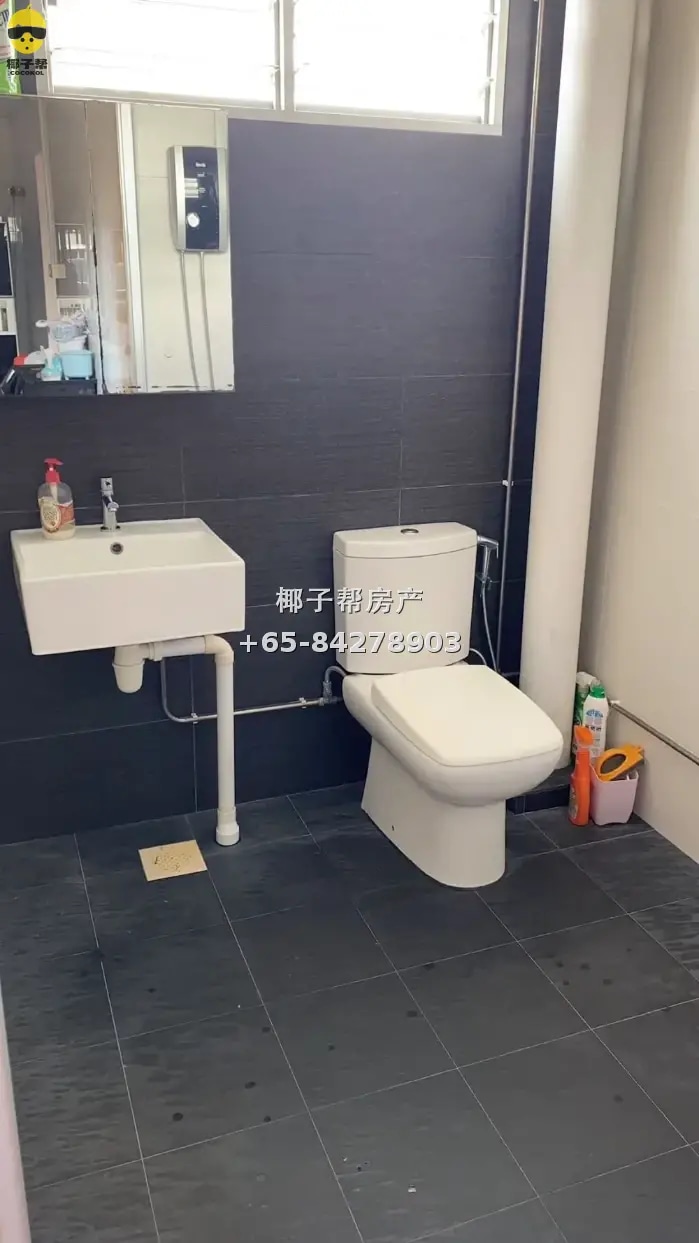 Single room in apartment next to Tan Kah Kee MRT station, ab 5