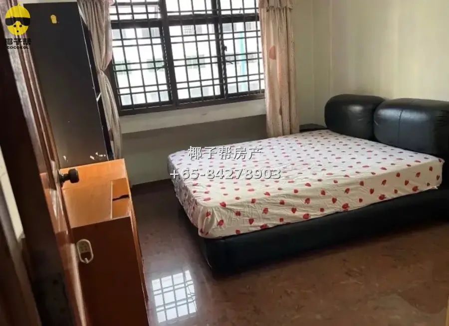 Common room in 5-room flat at Woodlands, 7-minute walk to Ma 1