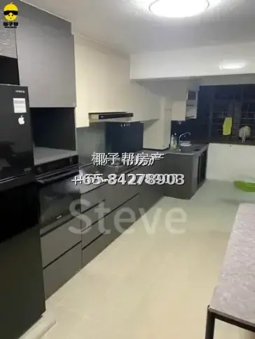 Double room for two in Telok Blangah, next to HarbourFront. 1