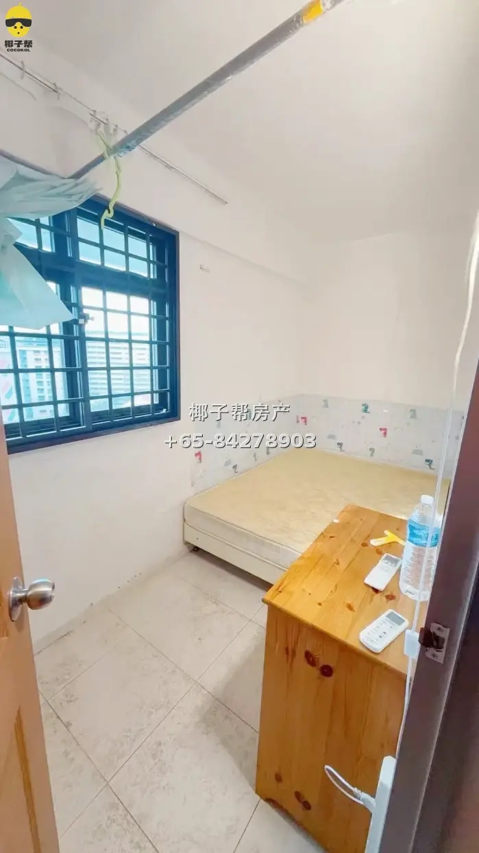 Air-conditioned single room in Bedok North HDB flat, near MR 1