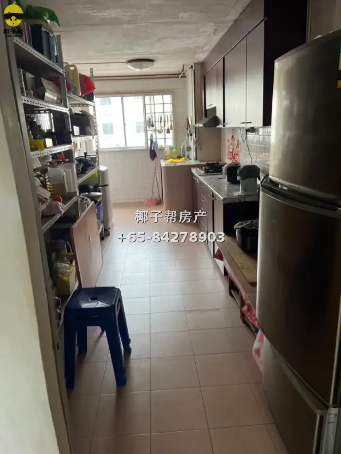 【出租】武吉甘柏地铁旁组屋单间 500元包水电空调可煮 4