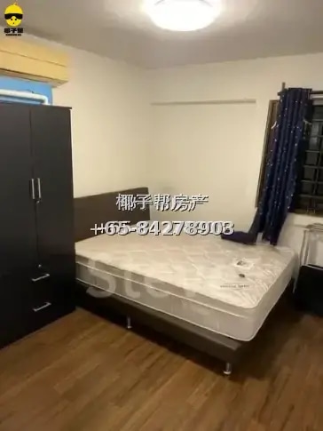 Double room for two in Telok Blangah, next to HarbourFront. 3
