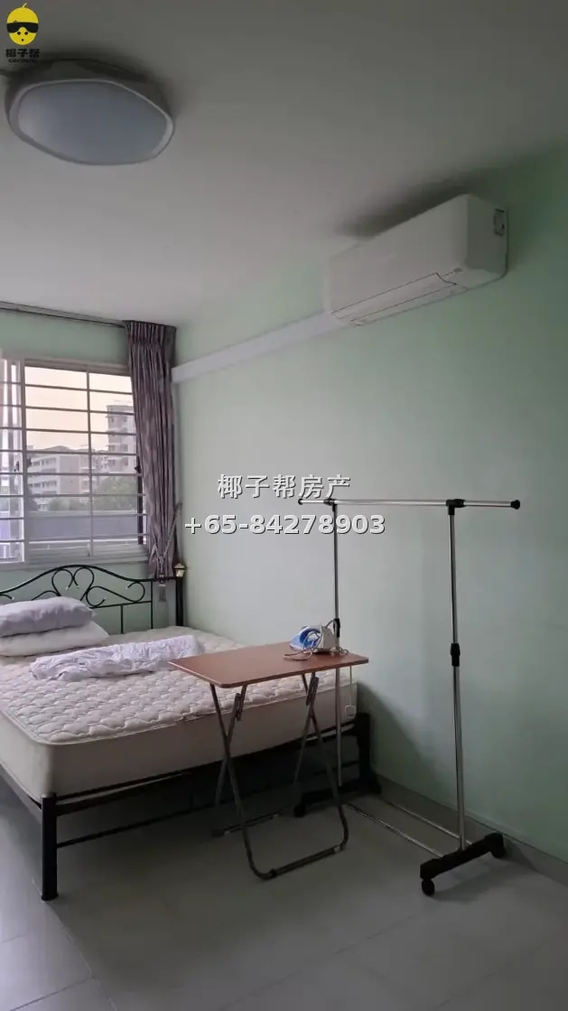 Single room in apartment next to Tan Kah Kee MRT station, ab 1