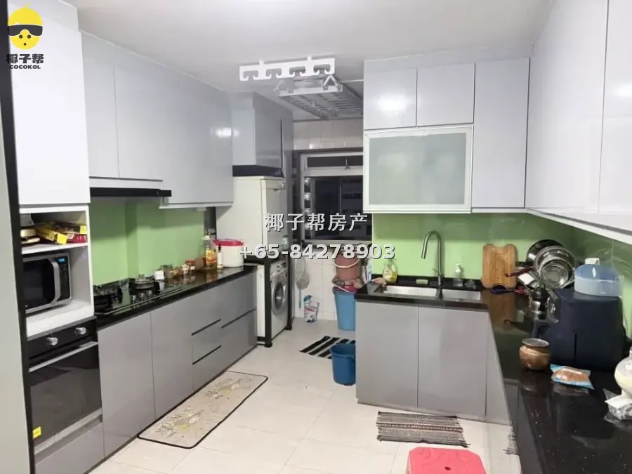 Air-conditioned room in Choa Chu Kang HDB flat near Yew Tee 3