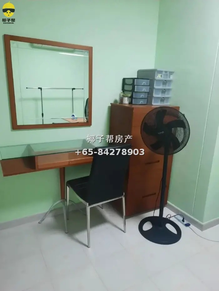Single room in apartment next to Tan Kah Kee MRT station, ab 3