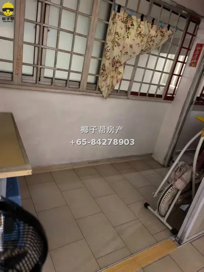 HDB single room near HarbourFront/Outram Park. Females only. 2