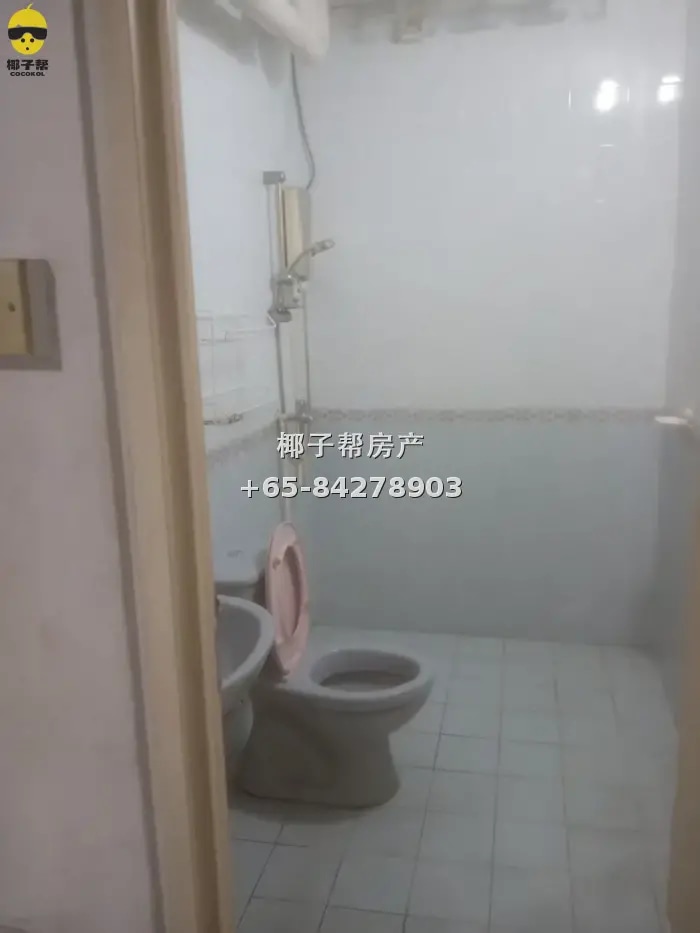 HDB master bedroom next to Woodlands South MRT station, priv 2