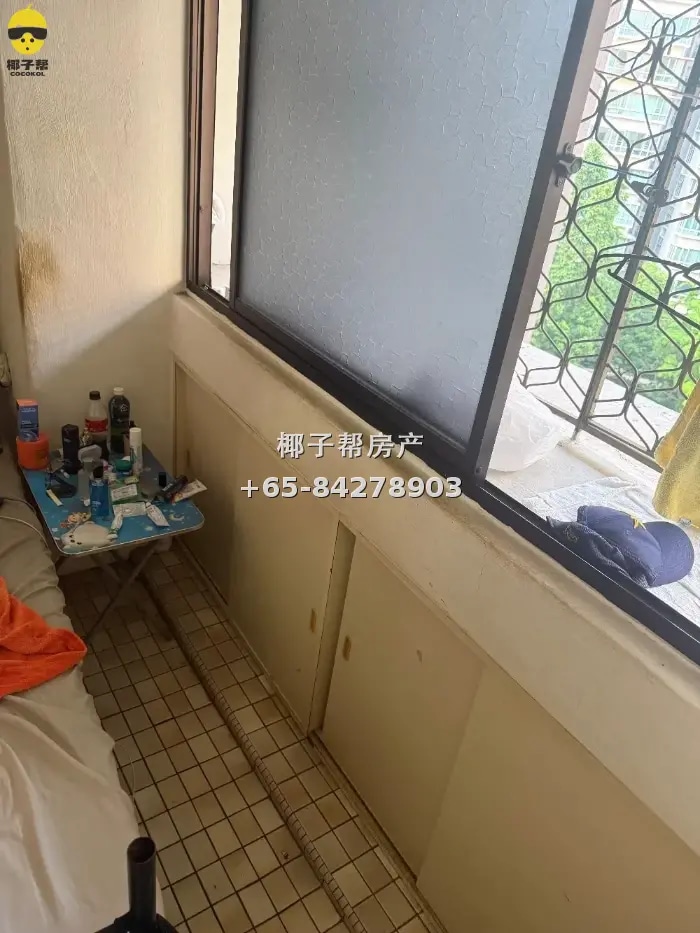 Lakeside apartment single room, utilities included, light co 4
