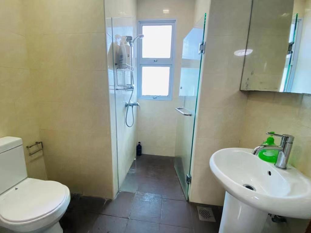 Yalong Lane 9 Apartment Large Common Room with Balcony 5