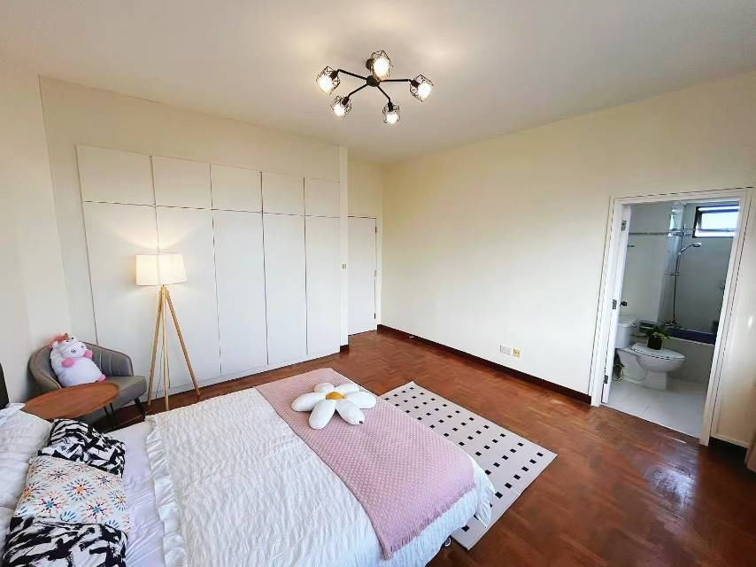 Jinwen Tai Apartment Master Bedroom for Rent 2