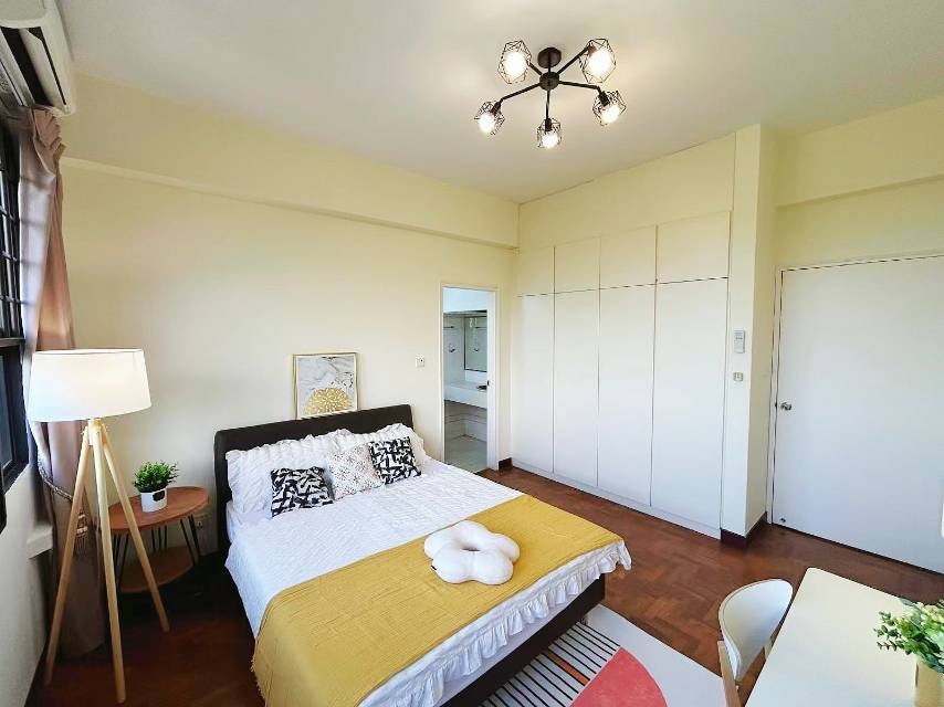 Jinwen Tai Master Bedroom for Rent 1