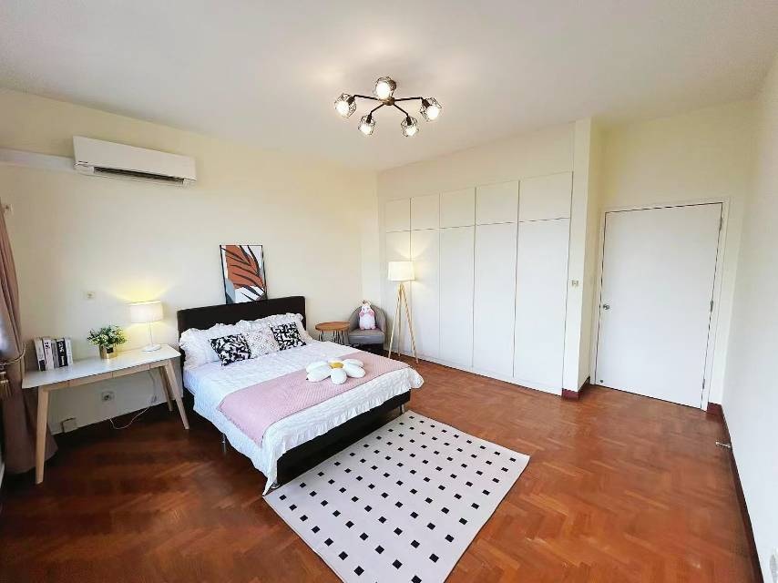 Jinwen Tai Apartment Master Bedroom for Rent 1