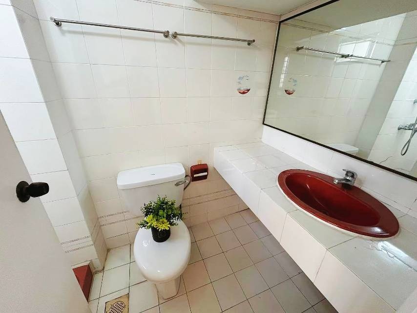 Jinwen Tai Master Bedroom for Rent 3