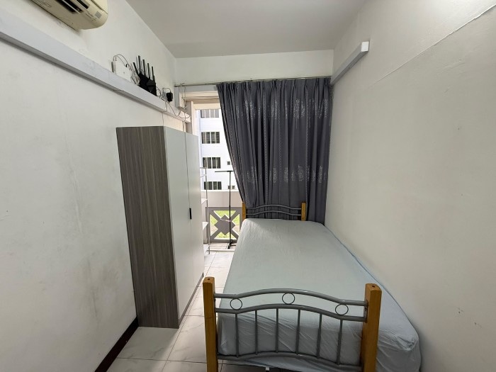 Apartment room with balcony for rent 1