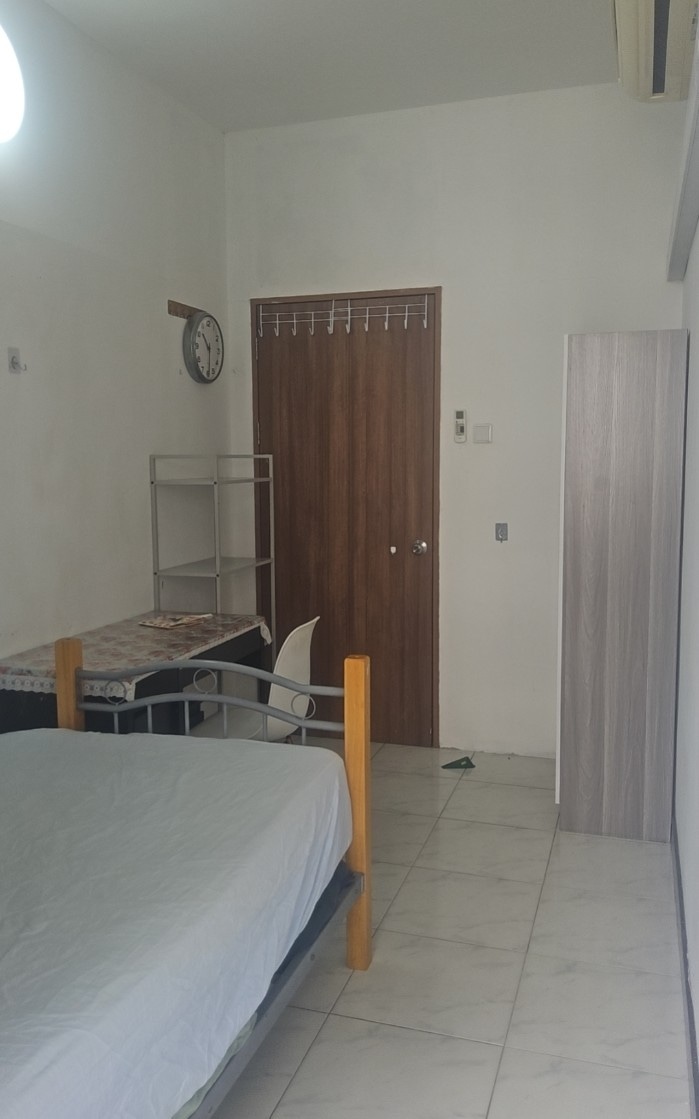 Apartment room with balcony for rent 2