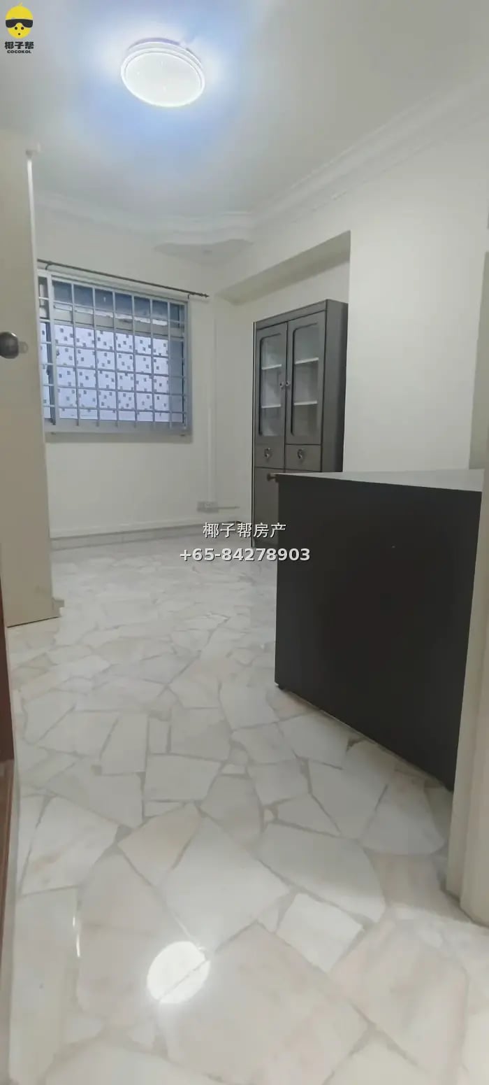 HDB room next to Woodlands MRT Station. Utilities included, 2
