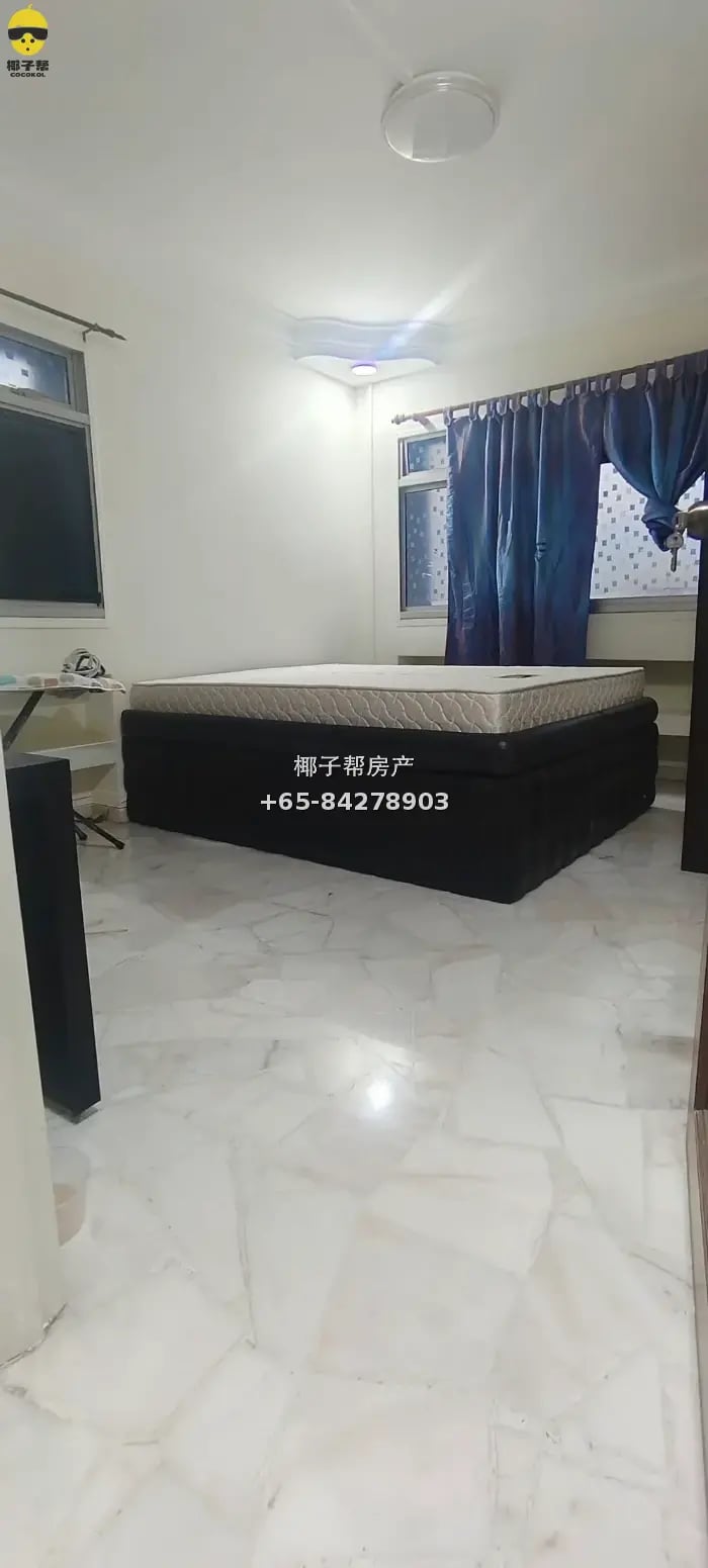 HDB room next to Woodlands MRT Station. Utilities included, 3