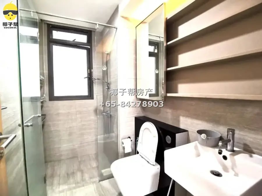 Extra-large master bedroom next to Sembawang MRT Station. In 2