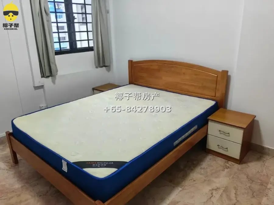 Twin-bed common room next to Hougang MRT. Single occupant ca 1